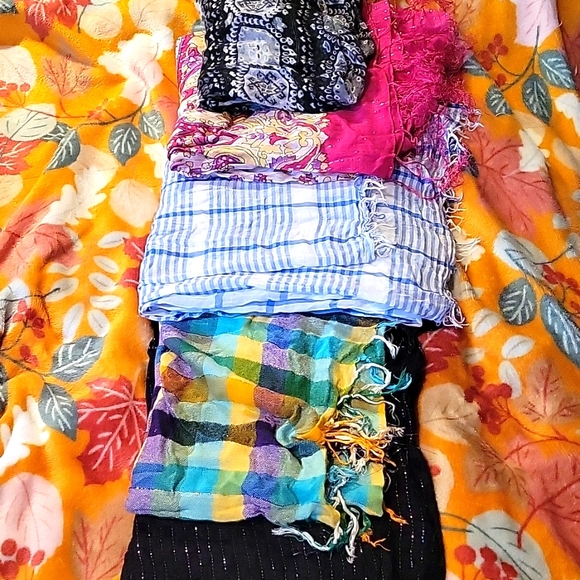 5 Scarves - Picture 1 of 2